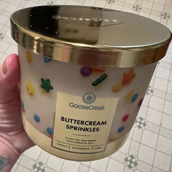 Goose Creek Buttercream Sprinkles 3 Wick Candle 14.5oz - Picture 4 of 7